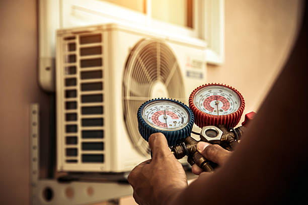 Professional Hvac Maintenance technician working in Bellevue, WA